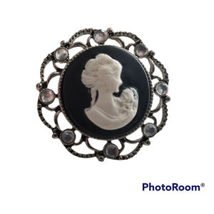 💚4/$20 Beautiful Black & White Costume Jewelry Cameo Ring Adjustable Ring Size